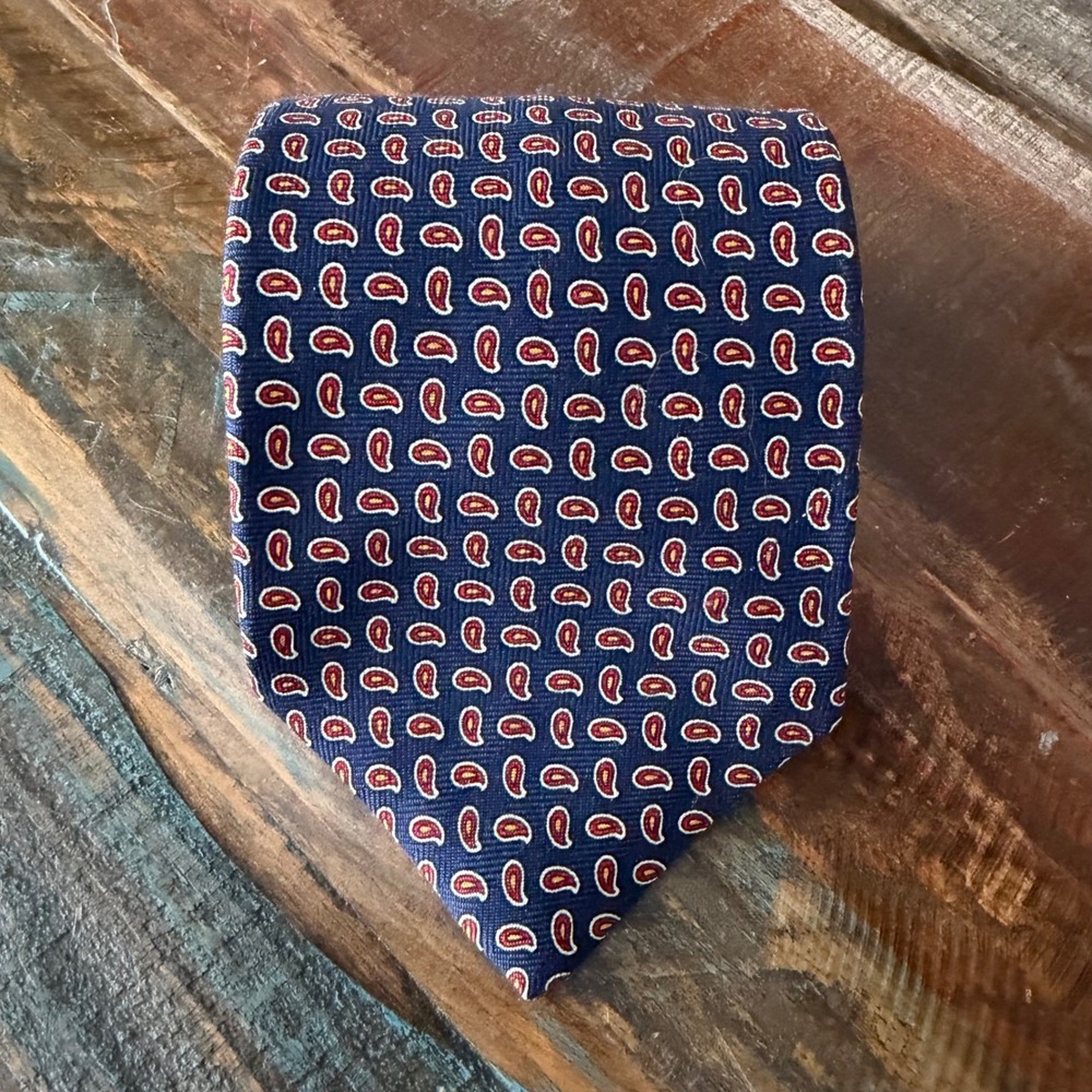 Lauren Ralph Lauren Men's Navy Paisley Silk Tie Made in USA‎ 54 3/8"L  x 3 3/4"W